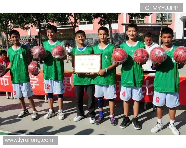 高诗岩:从青涩少年到篮球场上的璀璨明星之路